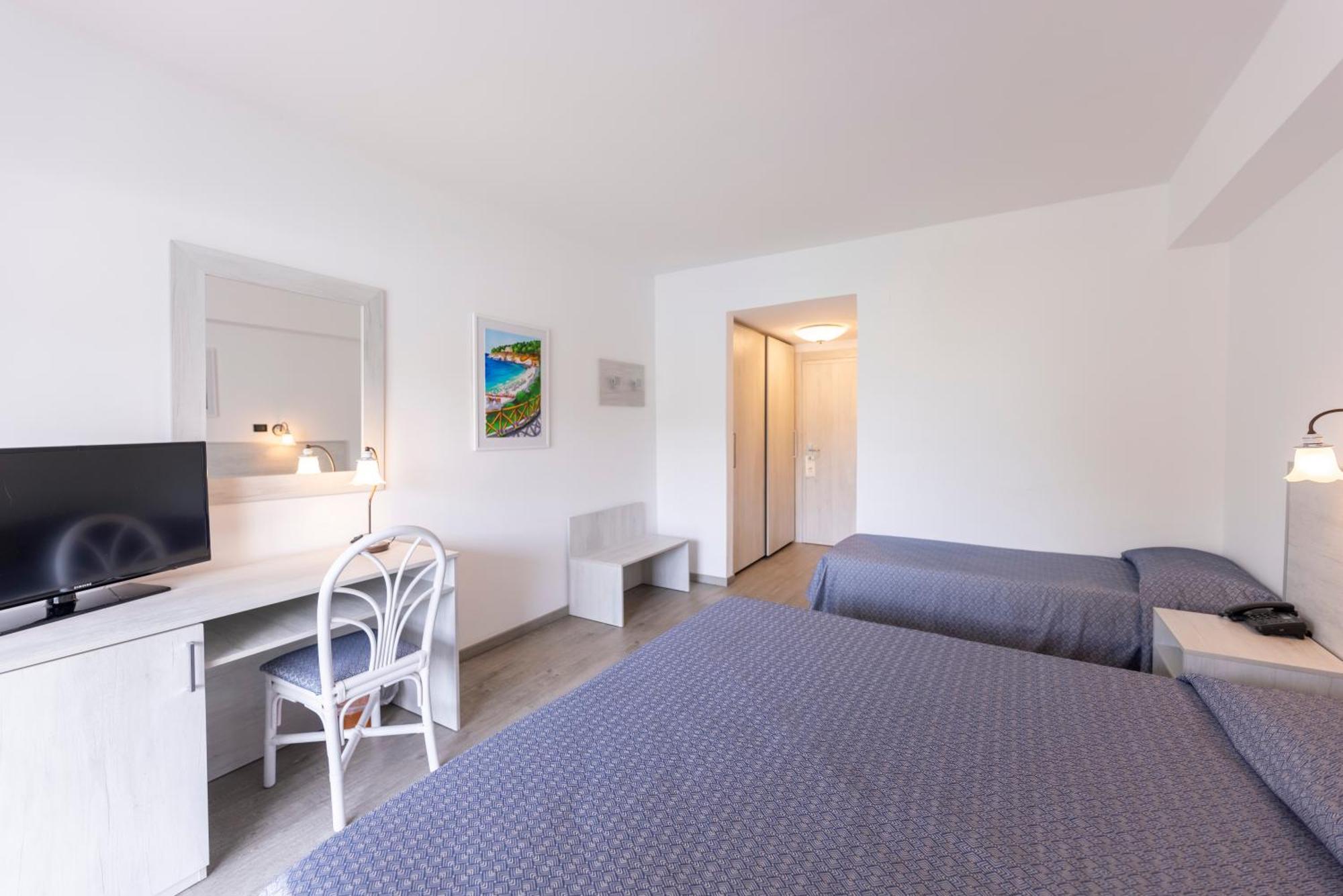 Hotel del Faro - Pugnochiuso Resort Vieste Esterno foto