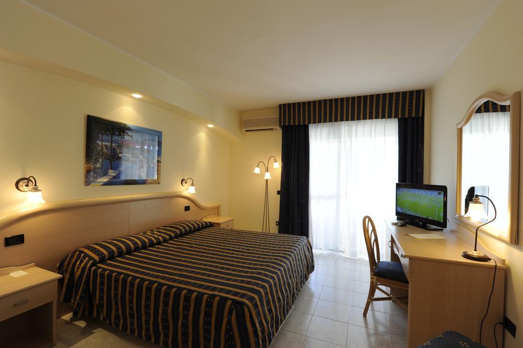 Hotel del Faro - Pugnochiuso Resort Vieste Esterno foto