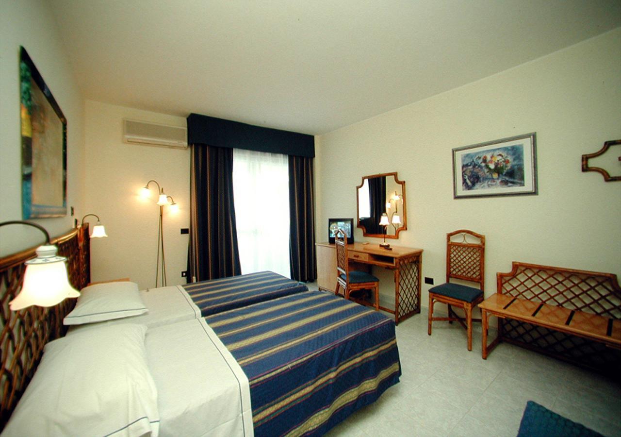 Hotel del Faro - Pugnochiuso Resort Vieste Esterno foto